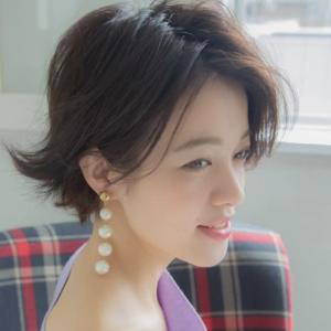 グレーベージュ外国人風前下がり丸みショート