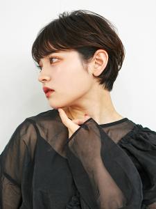 くびれが可愛い大人ショート