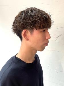 ツーブロック　メンズパーマ　波巻きパーマ　ナチュラルブラウン - THIS IS BARBER 2nd掲載