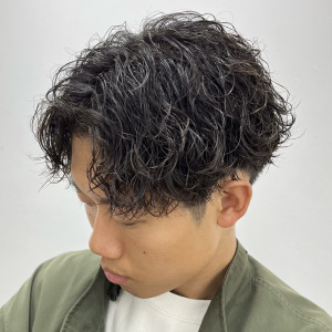 センターパート 波巻きツイストスパイラルパーマ - LOUWE by fifth立川北口［メンズサロン]掲載