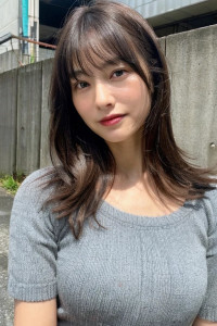 くびレイヤーエモージュふんわりカール艶髪アッシュ