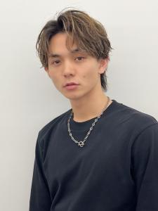 ツイストスパイラル波打ちスパイラルセンターパート刈り上げ束感 - メンズヘア整形サロン GOALD 渋谷神南掲載