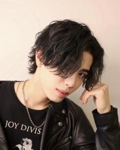 縦落ちパーマ センターパート - メンズヘア整形サロン GOALD 渋谷神南掲載
