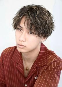 ハイライト＋ツイストスパイラルパーマ - メンズヘア整形サロン GOALD 渋谷神南掲載