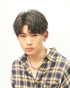 センターパート波巻きスパイラルツイストスパイラル刈り上げ - メンズヘア整形サロン GOALD 渋谷神南掲載