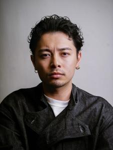 大人男髪スパイラルセンターパート - メンズヘア整形サロン GOALD 渋谷神南掲載