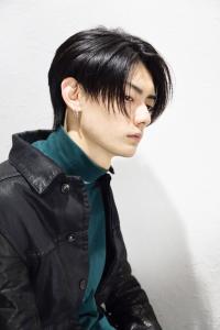 海外風前下がりセンターパート - メンズヘア整形サロン GOALD 渋谷神南掲載