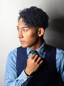 メンズヘア整形スパイラルパーマ波巻きツイストメンズパーマ髪型 - メンズヘア整形サロン GOALD 渋谷神南掲載