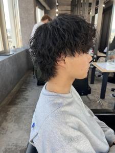 メンズヘア整形スパイラルパーマ波巻きツイストメンズパーマ髪型 - メンズヘア整形サロン GOALD 渋谷神南掲載