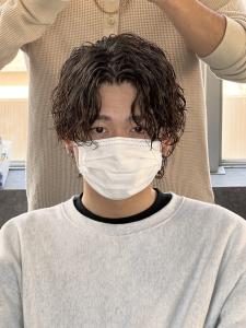 メンズヘア整形スパイラルパーマ波巻きツイストメンズパーマ髪型 - メンズヘア整形サロン GOALD 渋谷神南掲載