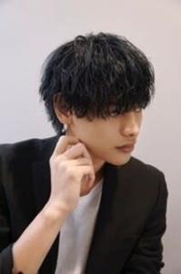 メンズヘア整形スパイラルパーマ波巻きツイストメンズパーマ髪型 - メンズヘア整形サロン GOALD 渋谷神南掲載