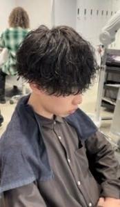 メンズヘア整形スパイラルパーマ波巻きツイストメンズパーマ髪型 - メンズヘア整形サロン GOALD 渋谷神南掲載