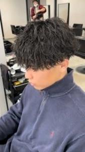 メンズヘア整形スパイラルパーマ波巻きツイストメンズパーマ髪型 - メンズヘア整形サロン GOALD 渋谷神南掲載