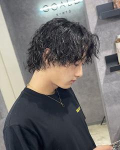 メンズヘア整形スパイラルパーマ波巻きツイストメンズパーマ髪型 - メンズヘア整形サロン GOALD 渋谷神南掲載