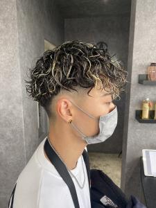 メンズヘア整形スパイラルパーマ波巻きツイストメンズパーマ髪型 - メンズヘア整形サロン GOALD 渋谷神南掲載