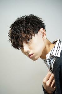 メンズヘア整形スパイラルパーマ波巻きツイストメンズパーマ髪型 - メンズヘア整形サロン GOALD 渋谷神南掲載