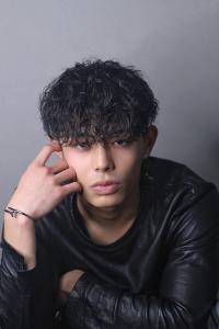 メンズヘア整形スパイラルパーマ波巻きツイストメンズパーマ髪型 - メンズヘア整形サロン GOALD 渋谷神南掲載