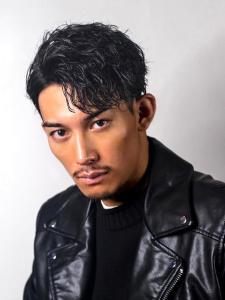 メンズヘア整形スパイラルパーマ波巻きツイストメンズパーマ髪型 - メンズヘア整形サロン GOALD 渋谷神南掲載