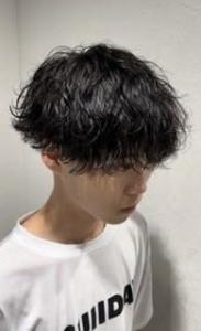 メンズヘア整形スパイラルパーマ波巻きツイストメンズパーマ髪型 - メンズヘア整形サロン GOALD 渋谷神南掲載