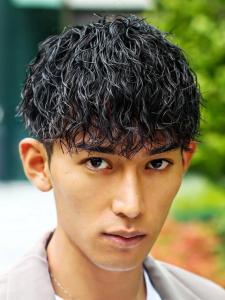 メンズヘア整形スパイラルパーマ波巻きツイストメンズパーマ髪型 - メンズヘア整形サロン GOALD 渋谷神南掲載