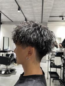 メンズヘア整形スパイラルパーマ波巻きツイストメンズパーマ髪型 - メンズヘア整形サロン GOALD 渋谷神南掲載