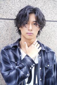 メンズヘア整形スパイラルパーマ波巻きツイストメンズパーマ髪型 - メンズヘア整形サロン GOALD 渋谷神南掲載