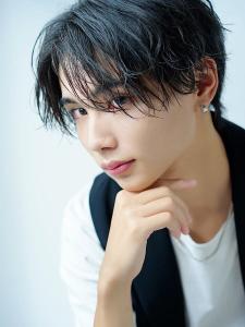 メンズヘア整形スパイラルパーマ波巻きツイストメンズパーマ髪型 - メンズヘア整形サロン GOALD 渋谷神南掲載