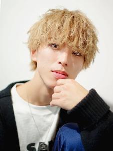 メンズヘア整形スパイラルパーマ波巻きツイストメンズパーマ髪型 - メンズヘア整形サロン GOALD 渋谷神南掲載