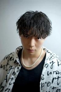 メンズヘア整形スパイラルパーマ波巻きツイストメンズパーマ髪型 - メンズヘア整形サロン GOALD 渋谷神南掲載
