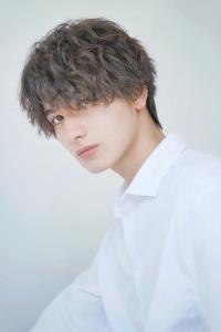 メンズヘア整形スパイラルパーマ波巻きツイストメンズパーマ髪型 - メンズヘア整形サロン GOALD 渋谷神南掲載