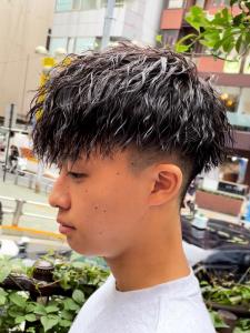 メンズヘア整形スパイラルパーマ波巻きツイストメンズパーマ髪型 - メンズヘア整形サロン GOALD 渋谷神南掲載