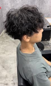 メンズヘア整形スパイラルパーマ波巻きツイストメンズパーマ髪型 - メンズヘア整形サロン GOALD 渋谷神南掲載