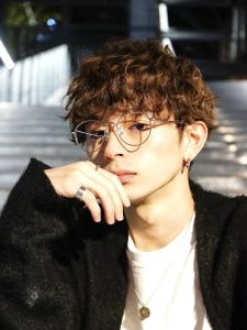 メンズヘア整形スパイラルパーマ波巻きツイストメンズパーマ髪型 - メンズヘア整形サロン GOALD 渋谷神南掲載