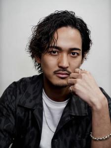 メンズヘア整形スパイラルパーマ波巻きツイストメンズパーマ髪型 - メンズヘア整形サロン GOALD 渋谷神南掲載