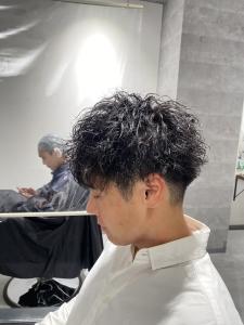 メンズヘア整形スパイラルパーマ波巻きツイストメンズパーマ髪型 - メンズヘア整形サロン GOALD 渋谷神南掲載