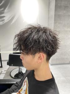 メンズヘア整形スパイラルパーマ波巻きツイストメンズパーマ髪型 - メンズヘア整形サロン GOALD 渋谷神南掲載