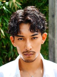 メンズヘア整形スパイラルパーマ波巻きツイストメンズパーマ髪型 - メンズヘア整形サロン GOALD 渋谷神南掲載