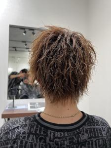 メンズヘア整形スパイラルパーマ波巻きツイストメンズパーマ髪型 - メンズヘア整形サロン GOALD 渋谷神南掲載