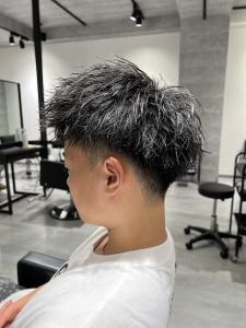 メンズヘア整形スパイラルパーマ波巻きツイストメンズパーマ髪型 - メンズヘア整形サロン GOALD 渋谷神南掲載