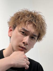 メンズヘア整形スパイラルパーマ波巻きツイストメンズパーマ髪型 - メンズヘア整形サロン GOALD 渋谷神南掲載