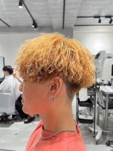 メンズヘア整形スパイラルパーマ波巻きツイストメンズパーマ髪型 - メンズヘア整形サロン GOALD 渋谷神南掲載