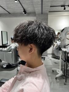 メンズヘア整形スパイラルパーマ波巻きツイストメンズパーマ髪型 - メンズヘア整形サロン GOALD 渋谷神南掲載