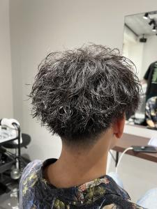 メンズヘア整形スパイラルパーマ波巻きツイストメンズパーマ髪型 - メンズヘア整形サロン GOALD 渋谷神南掲載