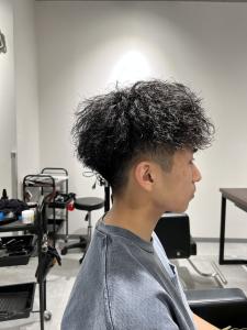 メンズヘア整形スパイラルパーマ波巻きツイストメンズパーマ髪型 - メンズヘア整形サロン GOALD 渋谷神南掲載