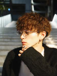 メンズヘア整形スパイラルパーマ波巻きツイストメンズパーマ髪型 - メンズヘア整形サロン GOALD 渋谷神南掲載