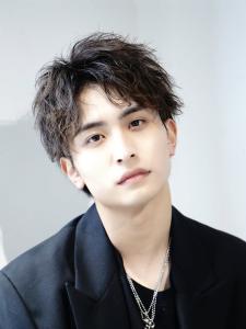 メンズヘア整形スパイラルパーマ波巻きツイストメンズパーマ髪型 - メンズヘア整形サロン GOALD 渋谷神南掲載