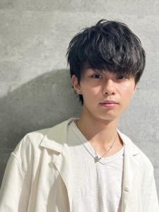 メンズヘア整形スパイラルパーマ波巻きツイストメンズパーマ髪型 - メンズヘア整形サロン GOALD 渋谷神南掲載