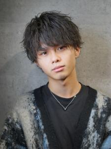 メンズヘア整形スパイラルパーマ波巻きツイストメンズパーマ髪型 - メンズヘア整形サロン GOALD 渋谷神南掲載