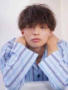 メンズヘア整形スパイラルパーマ波巻きツイストメンズパーマ髪型 - メンズヘア整形サロン GOALD 渋谷神南掲載