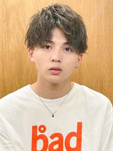 メンズヘア整形スパイラルパーマ波巻きツイストメンズパーマ髪型 - メンズヘア整形サロン GOALD 渋谷神南掲載